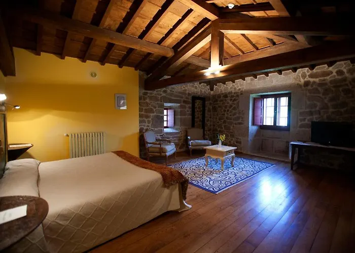 Rectoral De Castillon Otel